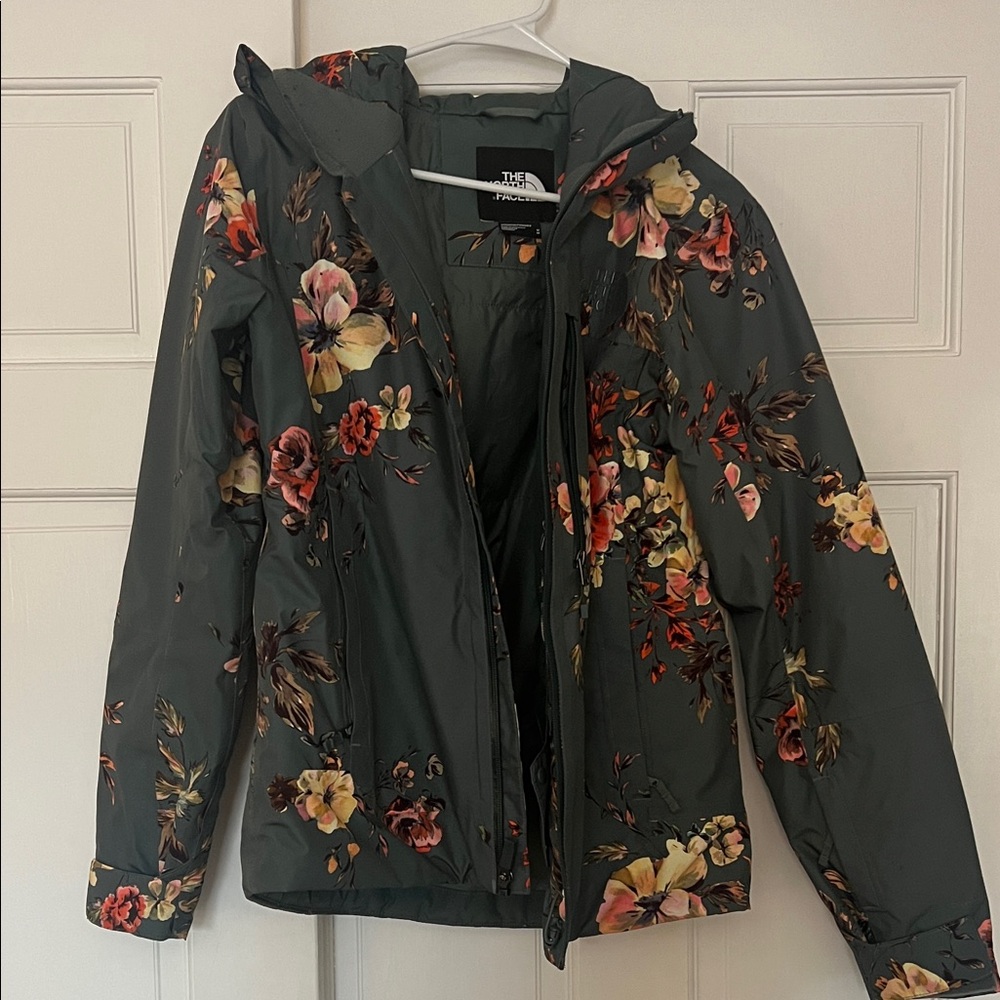 The North Face Women's Floral Ski Jacket - Green and Red